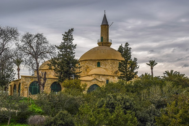 מסגד האלה סולטאן טקה ליד אגם המלח של לרנקה – Hala Sultan Tekke