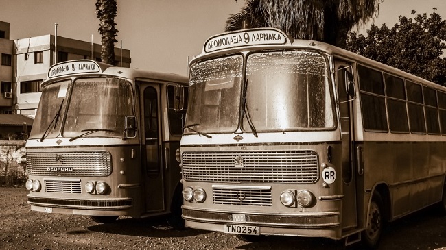 תמונה של אוטובוסים ישנים בלרנקה - מוזיאון לרנקה
