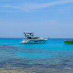 חוף מפרץ האלמוגים קורל ביי ליד פאפוס – Coral Bay