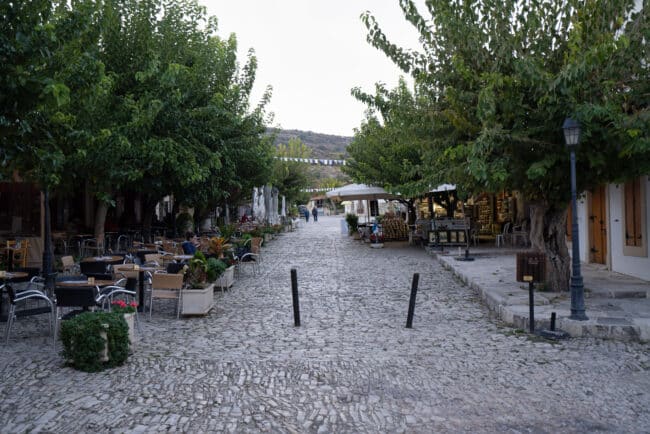 כיכר הכפר אומודוס