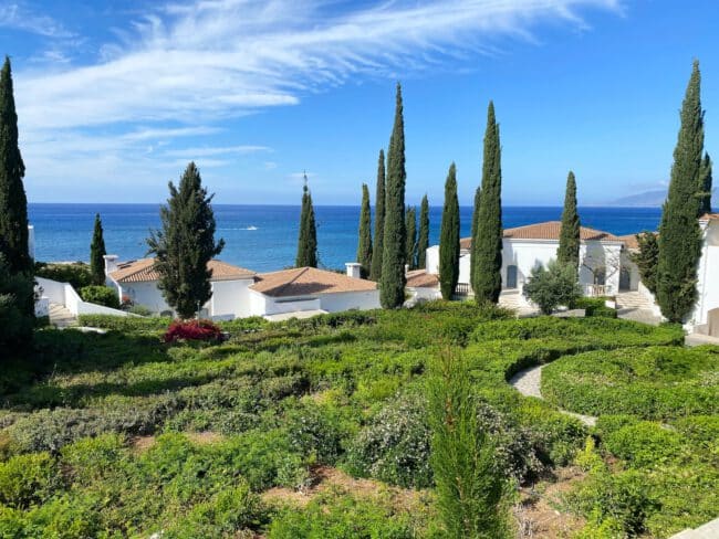 בתים על רקע הים בפאפוס