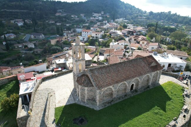 הכנסיה המקומית העתיקה בכפר Kellaki ליד לימסול